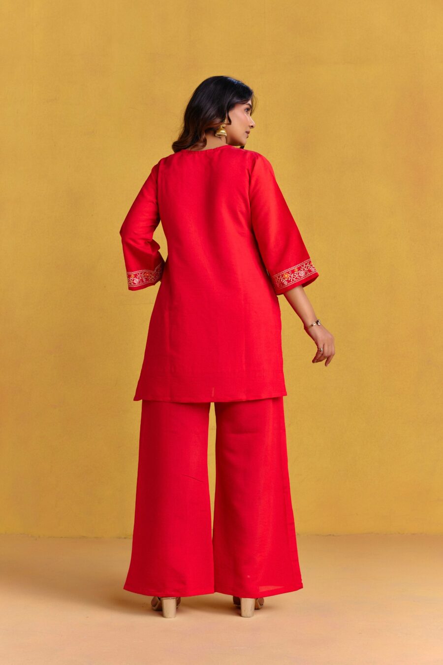 Bright red Kashmiri Embroidered Kurti Set - View 3 | PPAVAKEY Ethnic Wear