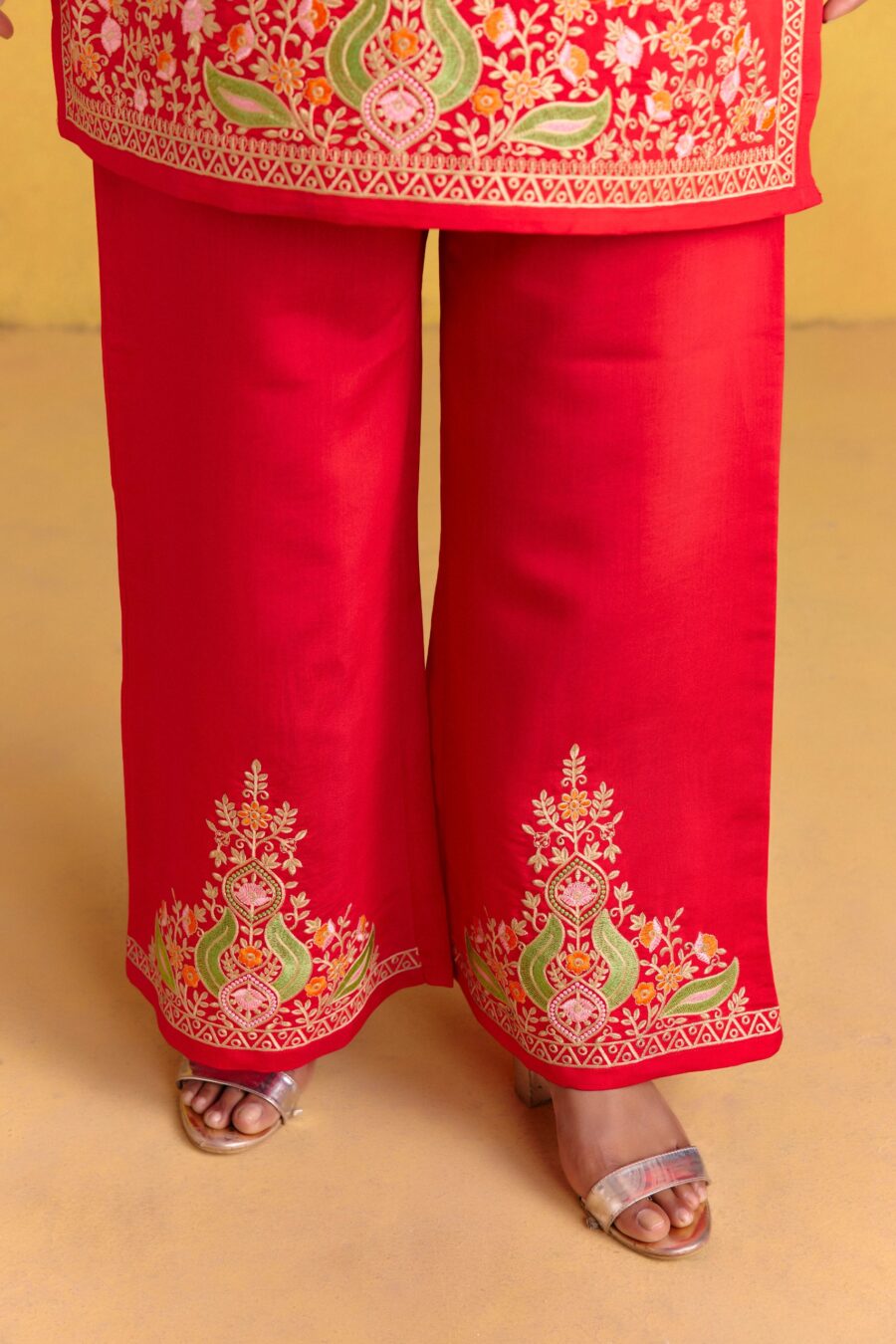 Bright red Kashmiri Embroidered Kurti Set - View 5 | PPAVAKEY Ethnic Wear