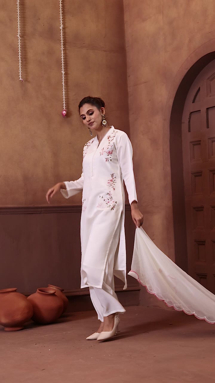 Off White Embroidered Kurti Set with Pockets — video